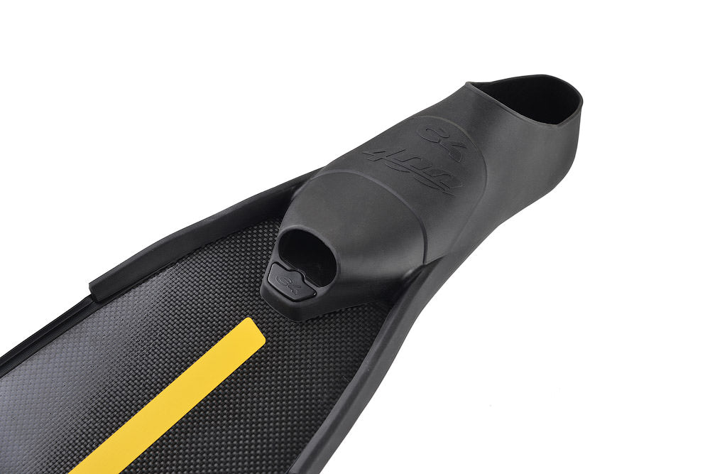 2BFREE Bifins with C4 400 Pocket - Pocket Close Up